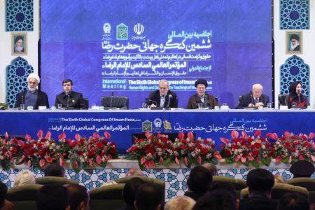 اگر نمی‌توانیم عدالت، انصاف، کرامت و حق را آنگونه که باید در جامعه پیاده کنیم، مشکل از ماست نه مردم