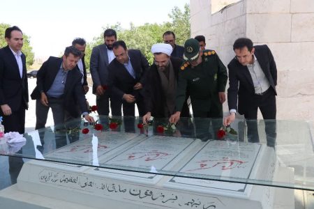 ادای احترام سرپرست جدید دانشگاه بناب به مقام شامخ شهدای گمنام بناب