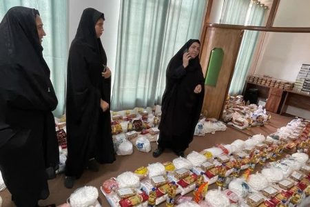 توزیع بسته‌های کمک معیشتی به خانواده‌های بیماران مبتلا به سرطان در شهرستان بناب